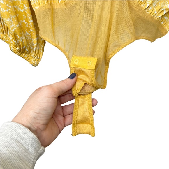 ♦️SOLD♦️Free People All Tucks Floral Printed Bodysuit - Picture 13 of 15